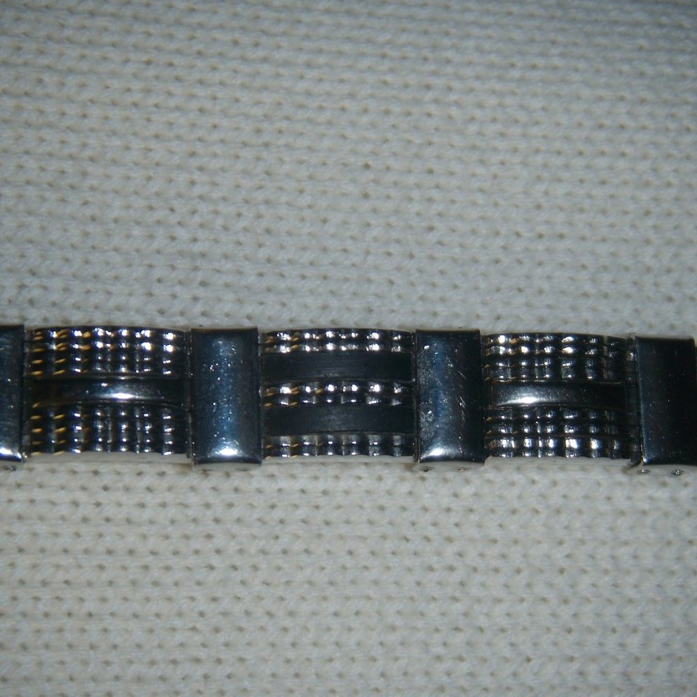 MEN'S STAINLESS STEEL BRACELET-8 INCHES LONG